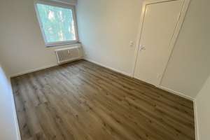 Frisch renovierte 3 Zimmer-Wohnung mit Balkon und modenisiertem Tageslichtbad mit Wanne – Eutiner Str. 20, 23554 Sankt Lorenz Nord, Lübeck – Vorschaubild 9
