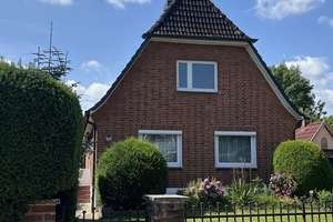 Grundstück mit Sanierungsobjekt in Hamburg-Meiendorf -  2 Generationen möglich