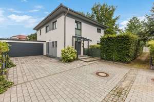 Kampa Traumhaus in Potsdam – 8 Zimmer, großer Garten, Garage, Fussbodenheizung & Energieeffizienz A+ – Die vollständige Adresse der Immobilie erhältst du vom Anbieter., 14476 Groß Glienicke, Potsdam – Vorschaubild 3