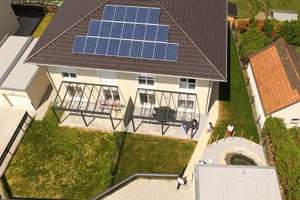 Effizienzhaus40 mit PV-Anlage und vier Zimmern in Aichach-Friedberg (Kreis), Inchenhofen – Die vollständige Adresse der Immobilie erhältst du vom Anbieter., 86570 Inchenhofen – Vorschaubild 1