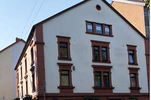 Gepflegte Dachgeschosswohnung mit kleiner Terrasse in Saarbrücken - Metzerstrasse