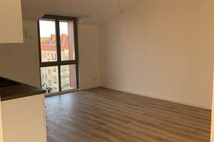 Neuwertige 2-Zimmer-DG-Wohnung mit Balkon und Einbauküche in Spandau, Berlin