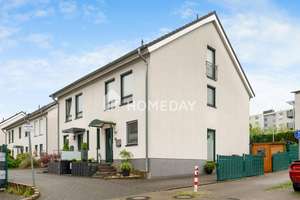 Stilvolle Doppelhaushälfte mit gehobener Ausstattung, Gartenidylle und Erbbaurecht
