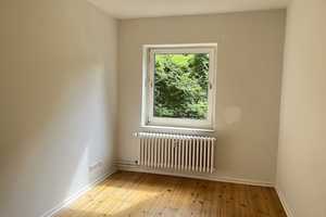 2,5 Zimmerwohnung mit Küchenzeile und Wannenbad – Woermannstraße 12, 24149 Kiel – Vorschaubild 5