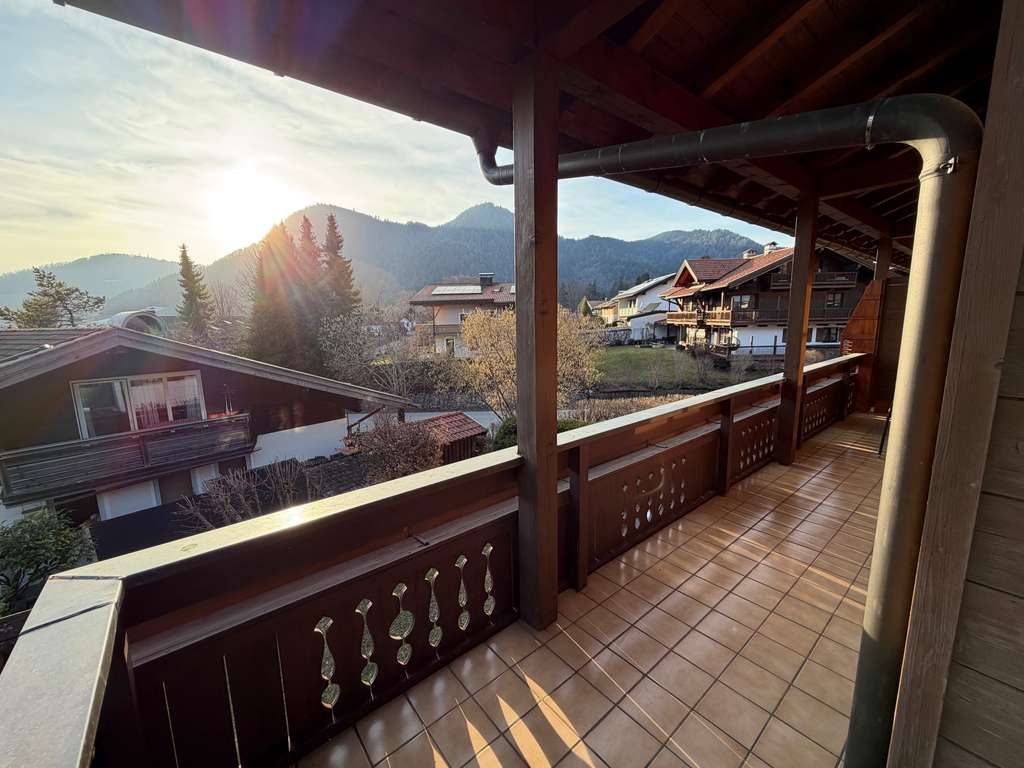 Immobilie in Ruhpolding - Schöne helle ca. 70qm Wohnung mit großem Balkon, toller Aussicht, Keller, Garage und 2 Stellplätzen - Bild 0