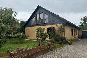 Aufwändig modernisiertes Einfamilienhaus + Keller + Garage + Garten - gepflegte Wohnlage