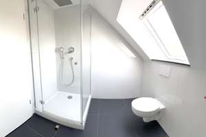 Wohnen mit Charakter: Drei-Zimmer-Dachgeschosswohnung in Zuffenhausen – Elsässer 34, 70435 Zuffenhausen-Hohenstein, Stuttgart – Vorschaubild 9