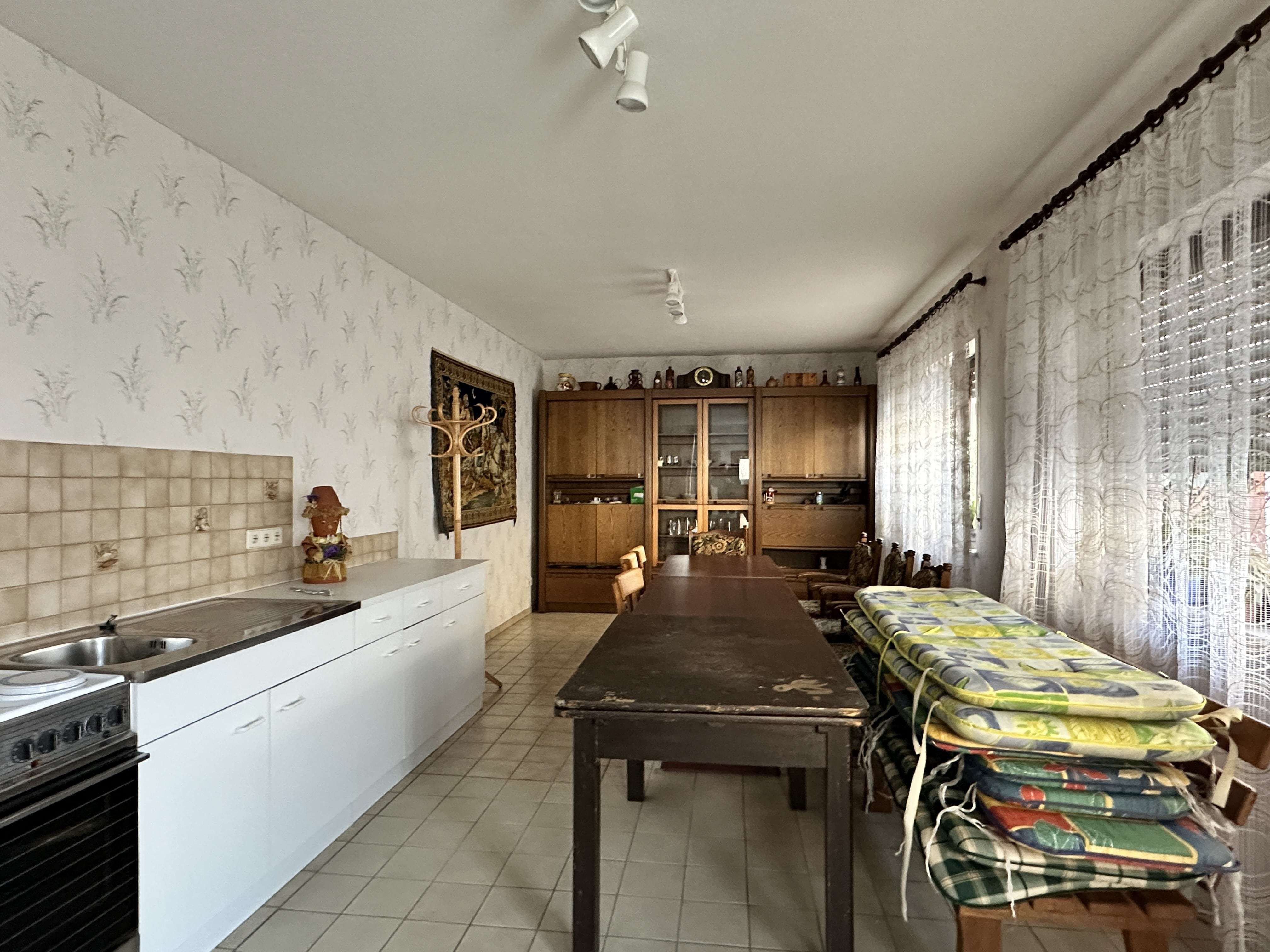 Immobilie in Külsheim - Wohnhaus mit Nebengebäude und Scheune in zentraler Lage von Hundheim
 - Bild 4