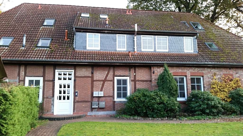 Immobilie in Burgwedel - 4 Zimmer Dachgeschosswohnung mit großem Garten, provisionsfrei ab Mitte 2026 - Bild 0