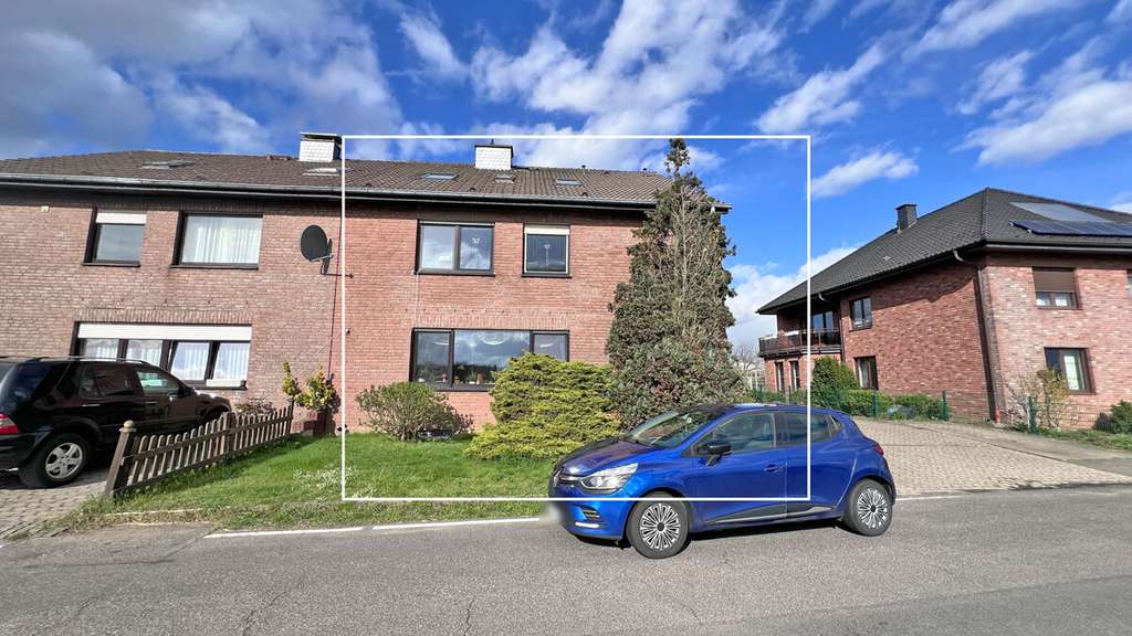 Immobilie in Rheinberg - Voll vermietetes Dreifamilienhaus in Rheinberg – solide Kapitalanlage mit Entwicklungspotenzial! - Bild 1