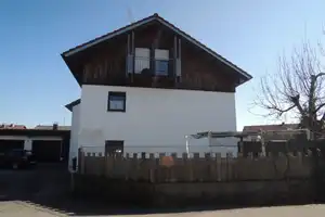 Kapitalanleger aufgepasst-Großzügiges 3-Familienhaus in Emmerting zum Kauf – Emmerting, Altötting (Kreis), 84547 Altötting (Kreis) – Vorschaubild 2