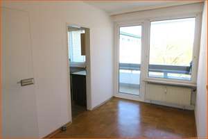 Große Drei-Zimmer-Eigentumswohnung am Geestemünder Neumarkt mit Fahrstuhl – Neumarktstraße 10, 27570 Geestemünde, Bremerhaven – Vorschaubild 3