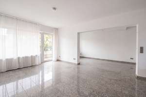 Kapitalanlage in Köln Bickendorf - Drei-Zimmer Wohnung mit überdachtem Balkon und Stellplatz – 50827 Bickendorf, Köln – Vorschaubild 2