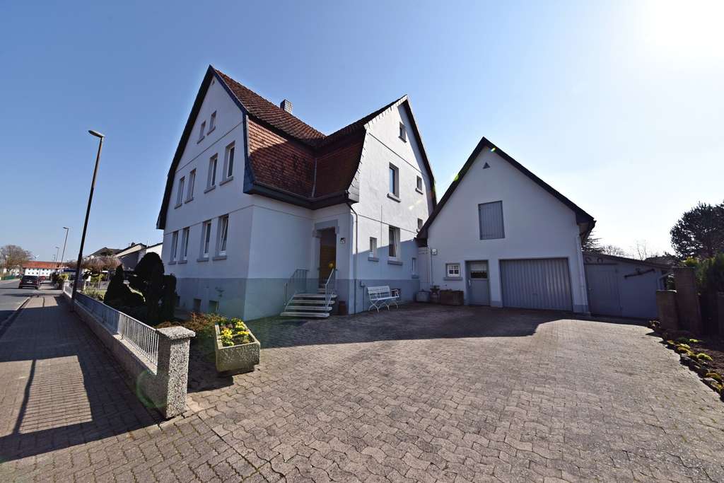 Immobilie in Lindhorst - 1-2 Familienhaus mit Baugrundstück in zentraler Lage - Bild 1