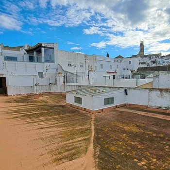 HERVORRAGENDES HAUS ZUM VERKAUF IM ZENTRUM VON MEDINA SIDONIA MIT GARAGE