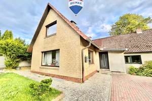 Modernisierter Altbau mit Charme & Substanz – 9 Zimmer, 290 m² in ruhiger Lage von Quickborn – Die vollständige Adresse der Immobilie erhältst du vom Anbieter., 25451 Quickborn – Vorschaubild 1