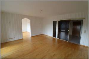 freigestellte 4,5-Zimmer-Eigentumswohnung mit Balkon
und Tiefgarageneinstellplatz – 49124 Bad Rothenfelde – Vorschaubild 2