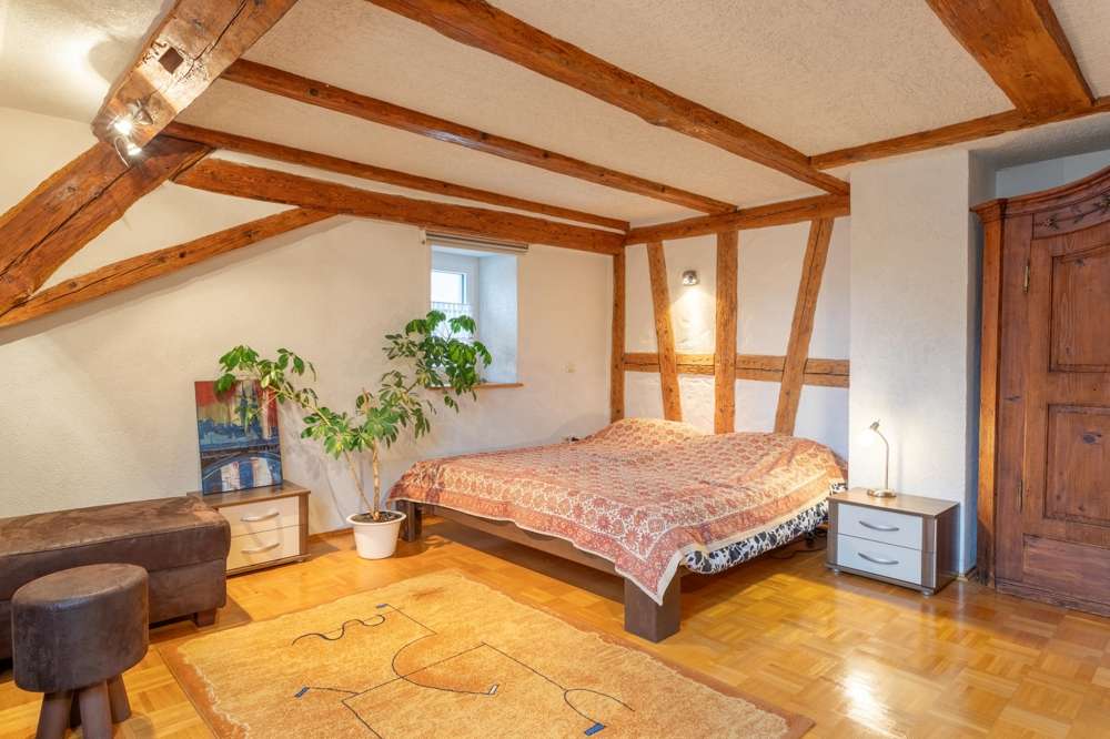 Immobilie in Hüfingen - Ehem. und teilsaniertes Bauernhaus im Dorfkern von Fürstenberg mit großem Ökonomieteil und Garagen - Bild 4