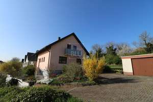 Gegen Gebot:freistehend, großer Garten, Balkon, Garagen..... – Jahnstraße 23, 75045 Walzbachtal – Vorschaubild 1