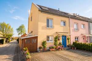 Charmantes Reihenendhaus mit Kaminofen, Terrasse und Garten in Leipzig-Schönau