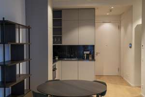 FOUR: Möbliertes 2-Zimmer-Apartment in Premiumlage – 60315 Innenstadt, Frankfurt am Main – Vorschaubild 2