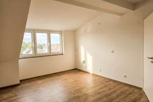 Erstbezug: Lichtdurchflutete neu erbaute Dachgeschosswohnung über dem Norden Ingolstadts – Kleiststr. 41, 85055 Nordost, Ingolstadt – Vorschaubild 3