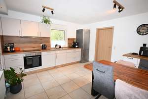 Schöne 3-Zimmer-Wohnung in Lenne mit Küche, Balkon und Stellplatz – Die vollständige Adresse der Immobilie erhältst du vom Anbieter., 57392 Schmallenberg – Vorschaubild 2