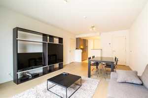Stilvolle, modernisierte 2-Raum-Wohnung mit Einbauküche in Krefeld – Färberstraße 10, 47798 Krefeld – Vorschaubild 1