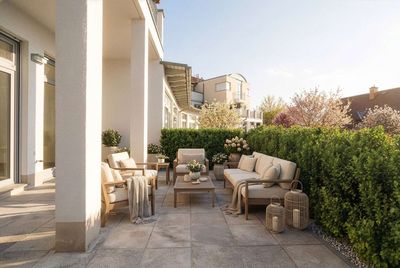 Stilvoll sanierte Erdgeschosswohnung, großzügige Sonnenterrasse und Garten 99,5–124,3 m²