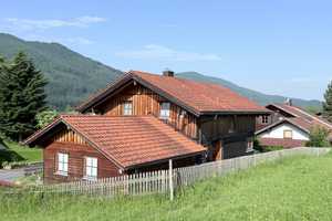 Vollholzhaus im Herzen der Ammergauer Alpen – Obere Dorfstraße 2, 82442 Garmisch-Partenkirchen (Kreis) – Vorschaubild 2
