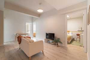 Geschmackvolle 2-Raum-Wohnung mit Balkon und Einbauküche in Nürnberg – Fleischmannstraße 22, 90419 Nürnberg – Vorschaubild 2