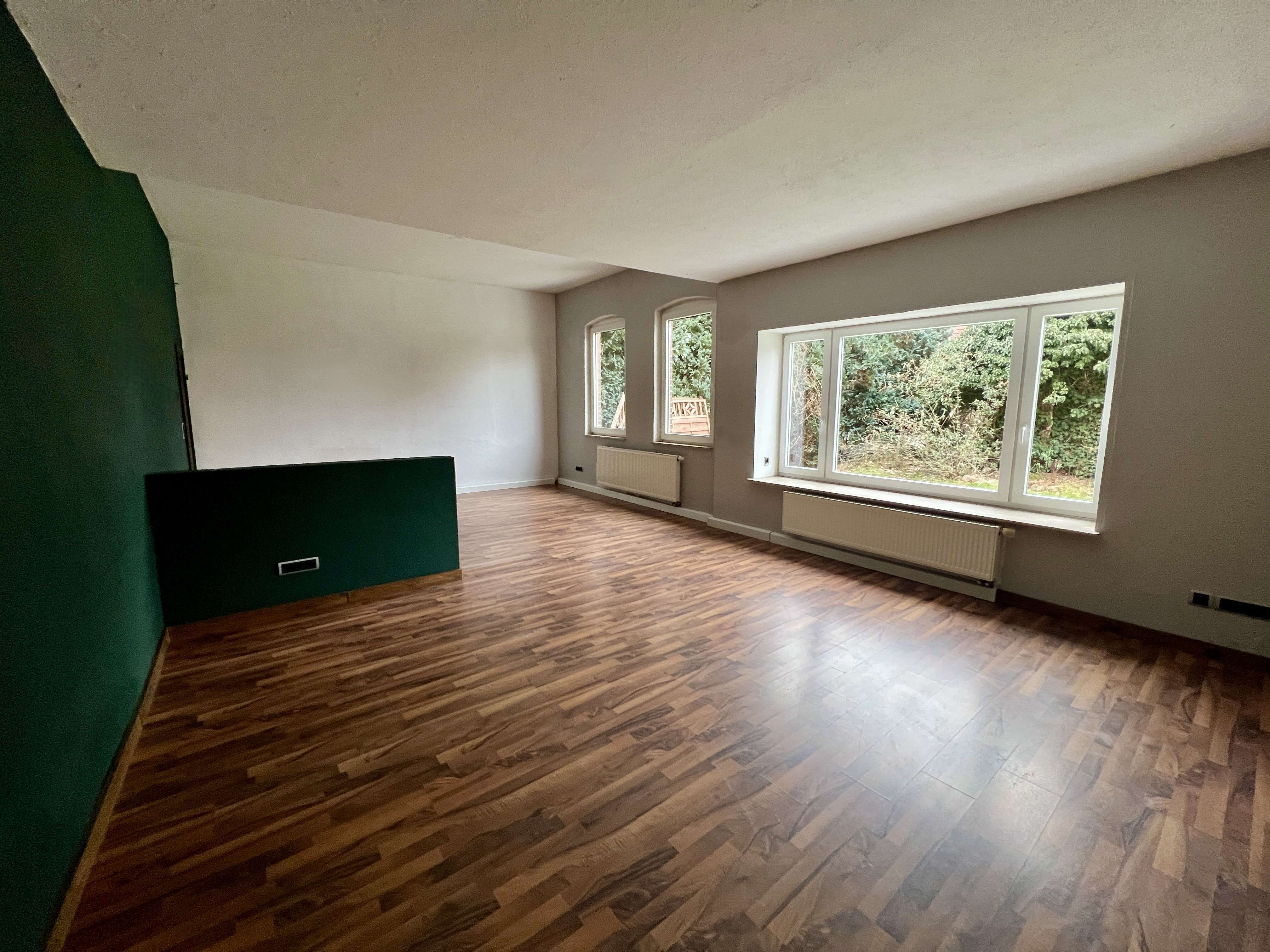 Immobilie in Nienburg/Weser - Kernsanierter Resthof zentral in Erichshagen / großzügiges Platzangebot / großer Garten / Scheunen - Bild 2