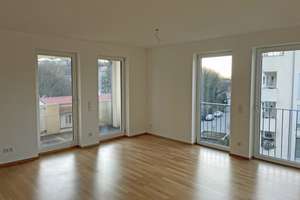 Drei -Zimmer-Wohnung mit Südwestbalkon, hell und ruhig, in Landshut-Schönbrunn