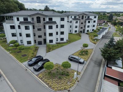 Moderne 4-Zimmer-Wohnung mit großzügiger, überdachter Terrasse/Balkon, Aufzug & Wärmepumpe