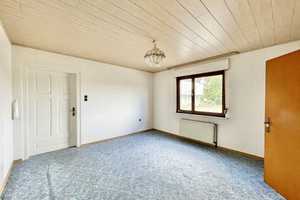 **Geräumiges Ein-/Zweifamilienhaus mit Garagen, Carport und großem Grundstück in Weitefeld** – Altenkirchen (Westerwald) (Kreis) – Vorschaubild 14