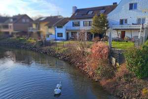 WOHNBAU: Wohnen am Wasser: Einfamilienhaus mit privatem Erft-Zugang - unvergessliche Kanu-Abenteuer – Die vollständige Adresse der Immobilie erhältst du vom Anbieter., 41516 Grevenbroich – Vorschaubild 2