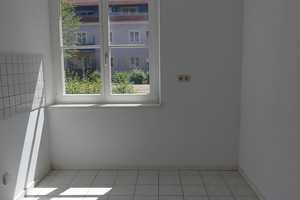 In ruhiger Lage befindet sich diese 2 Zimmer Wohnung. Anmietung eines separaten Stellplatzes! – Heinz-Bongartz-Str. 14B, 1239 Dresden – Vorschaubild 5