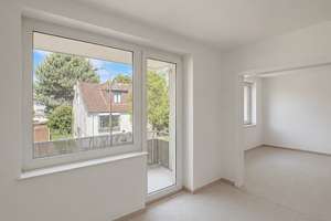 Lichtdurchflutete frisch renovierte 3-Zimmer-Wohnung mit Balkon 