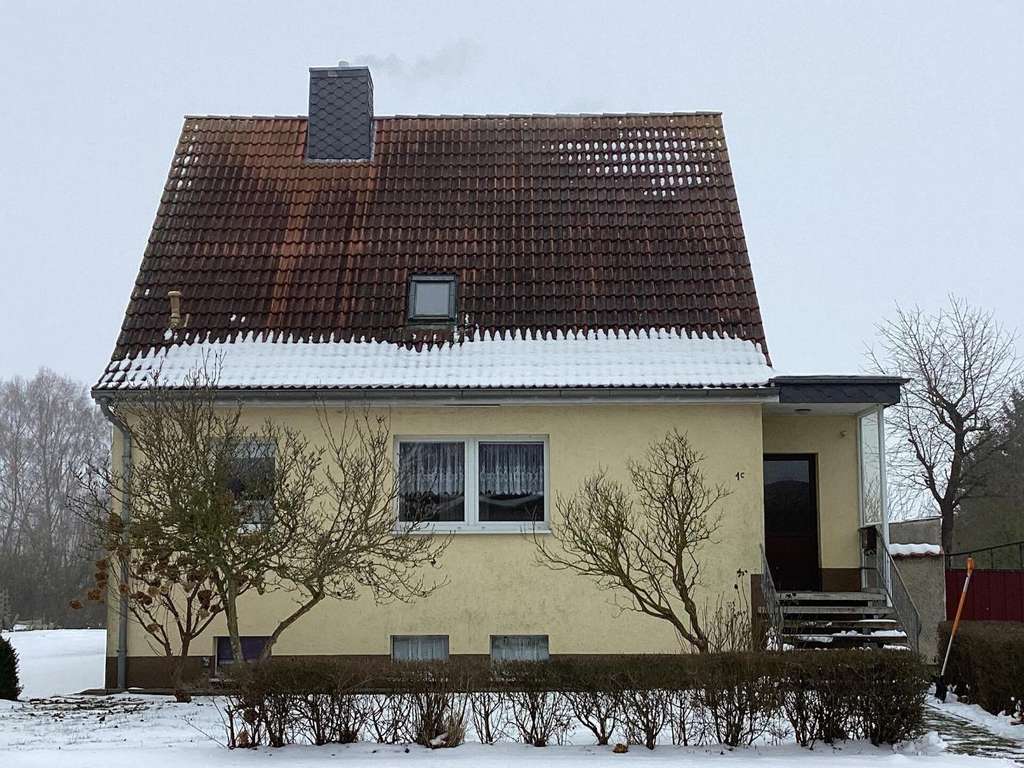Immobilie in Diesdorf - Dieses Einfamilienhaus ist in Massivbauweise mit viel Nebengebäude - Bild 2