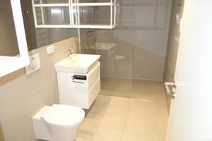EXKLUSIV IN GRAFENBERG SOUTERRAIN GARTEN-TERRASSENWOHNUNG SEHR RUHIG RENOVIERT MODERNES DUSCHBAD – Hardtstr. 138, 40629 Grafenberg, Düsseldorf – Vorschaubild 9