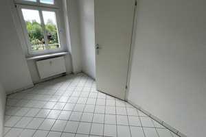 1. OG/ großes Wohnzimmer + Balkon / Stellplatz mögl. ! – Palmstraße 8, 9130 Chemnitz – Vorschaubild 11