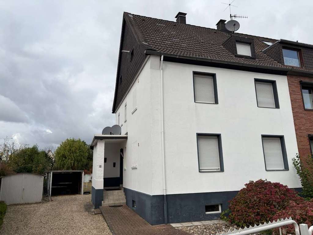 Immobilie in Korschenbroich - Sanierungsbedürftige Doppelhaushälfte auf großem Grundstück in Toplage von Korschenbroich - Bild 0