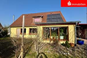 Familienhaus mit tollem Grundstück+Photovoltaikanlage für den eigenen Strom – Die vollständige Adresse der Immobilie erhältst du vom Anbieter., 24616 Brokstedt – Vorschaubild 1