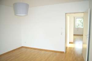 4-Zimmer, großer Sonnenbalkon, Parkett, Kaminofen, Tageslichtbad und Gäste-Duschbad – Sürther Hauptstr. 192, 50999 Sürth, Köln – Vorschaubild 18