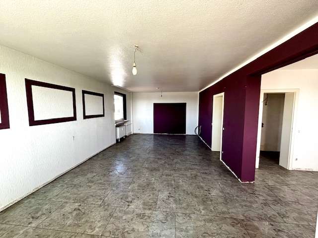 Sanierungsbedürftige, großzügige 3-Raum-Wohnung in ruhiger Lage von Monheim mit TOP-Fernblick, Mettmann Kreis – Bild 2