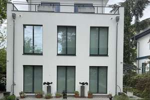 Repräsentative Villa mit Personenaufzug und hochwertiger Ausstattung