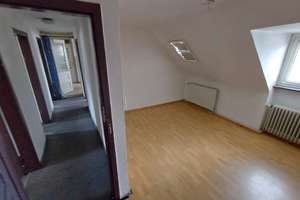Hübsche Lage,Küchenveranda,Duschbad,EBK alt,Gartennutzung,Keller,Zuschuss neuer Boden möglich