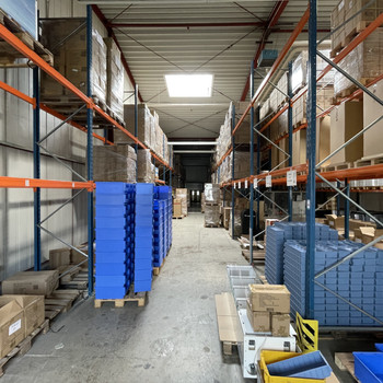 Hallen-/Büroflächen mit Rampen in Heerdt