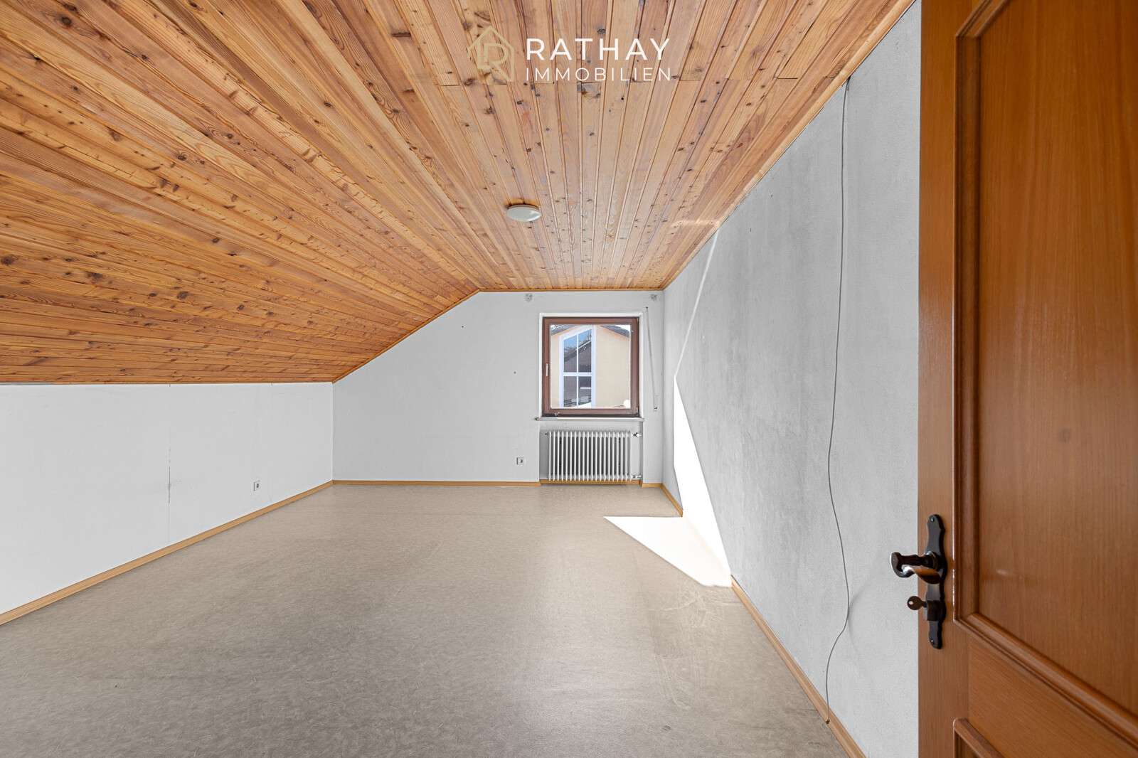 Immobilie in Schierling - Sanierungsobjekt für Macher! - Großes Einfamilienhaus in Traumlage von Schierling - Bild 4