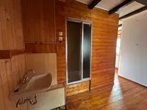 Gemütliches Reihenendhaus mit XL-Dachterrasse, Terrasse, Garten und zwei Garagen – Zimmer im Dachboden
